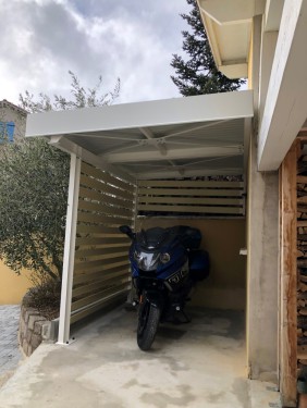 abri-moto-maison.jpg