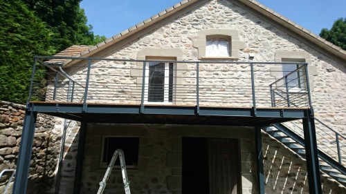 Terrasse-exterieure-acier-ardeche.jpg