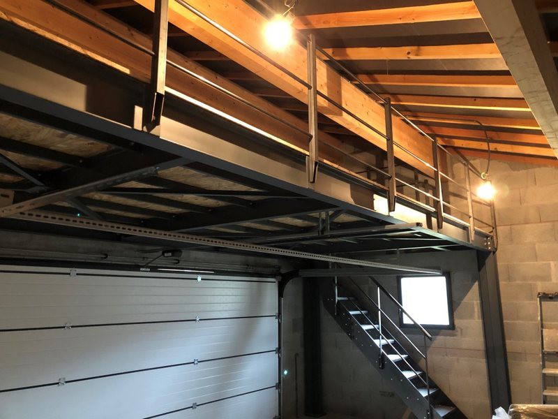 mezzanine_garage_escalier_limons_latéraux.jpg