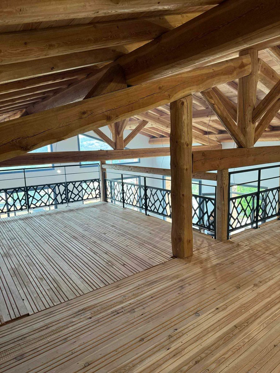 garde-coprs-noir-mezzanine-bois-ardeche